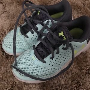 Under armour girls kids size 11